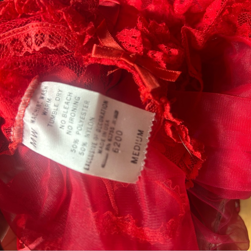 Vintage Red Lacey chemise ruffled full skirt size medium with matching undies - Picture 3 of 9